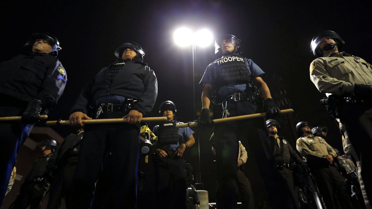 Ferguson, policija