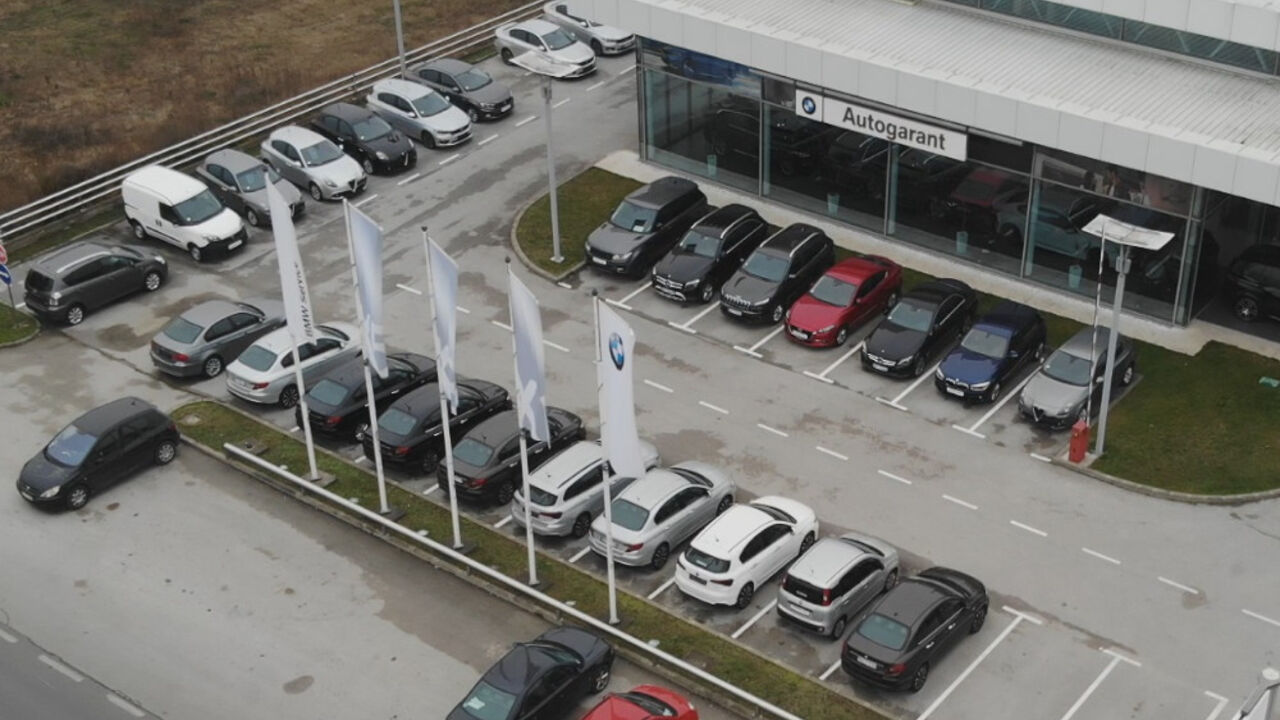 Automobili