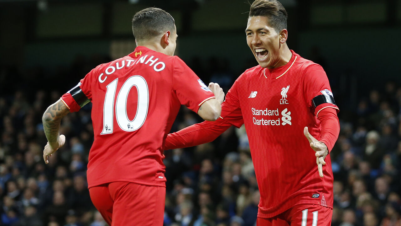 Filip Kutinjo i Roberto Firmino slave gol u meču protiv Mančester sitija
