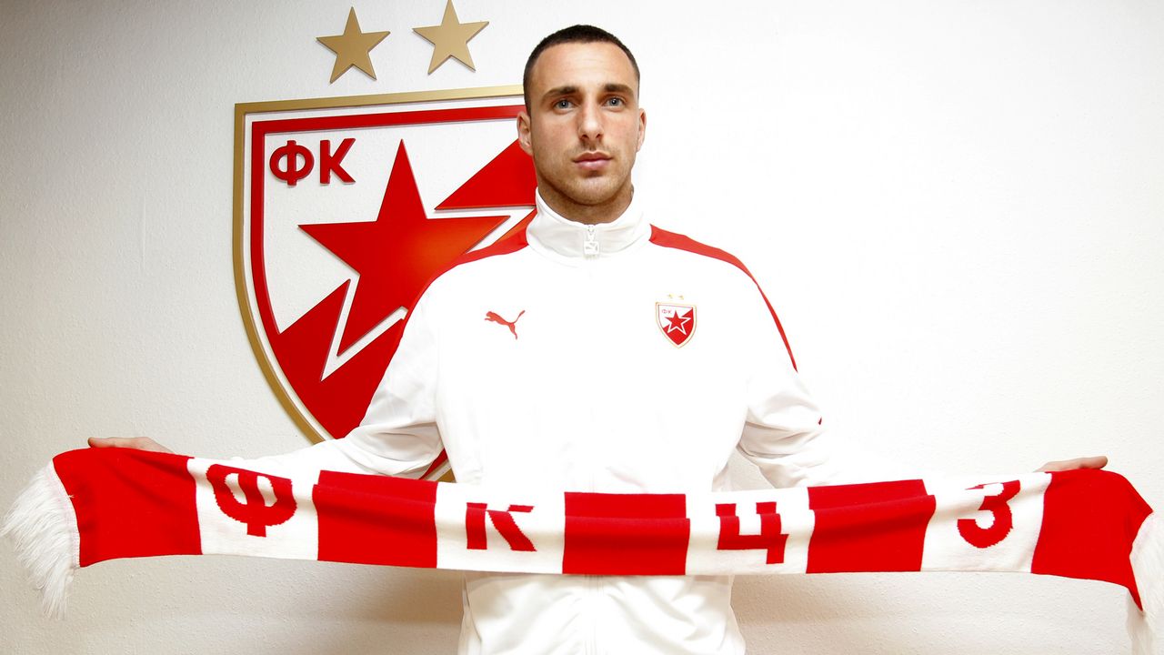 Petar Orlandić na potpisu ugovora sa Crvenom zvezdom