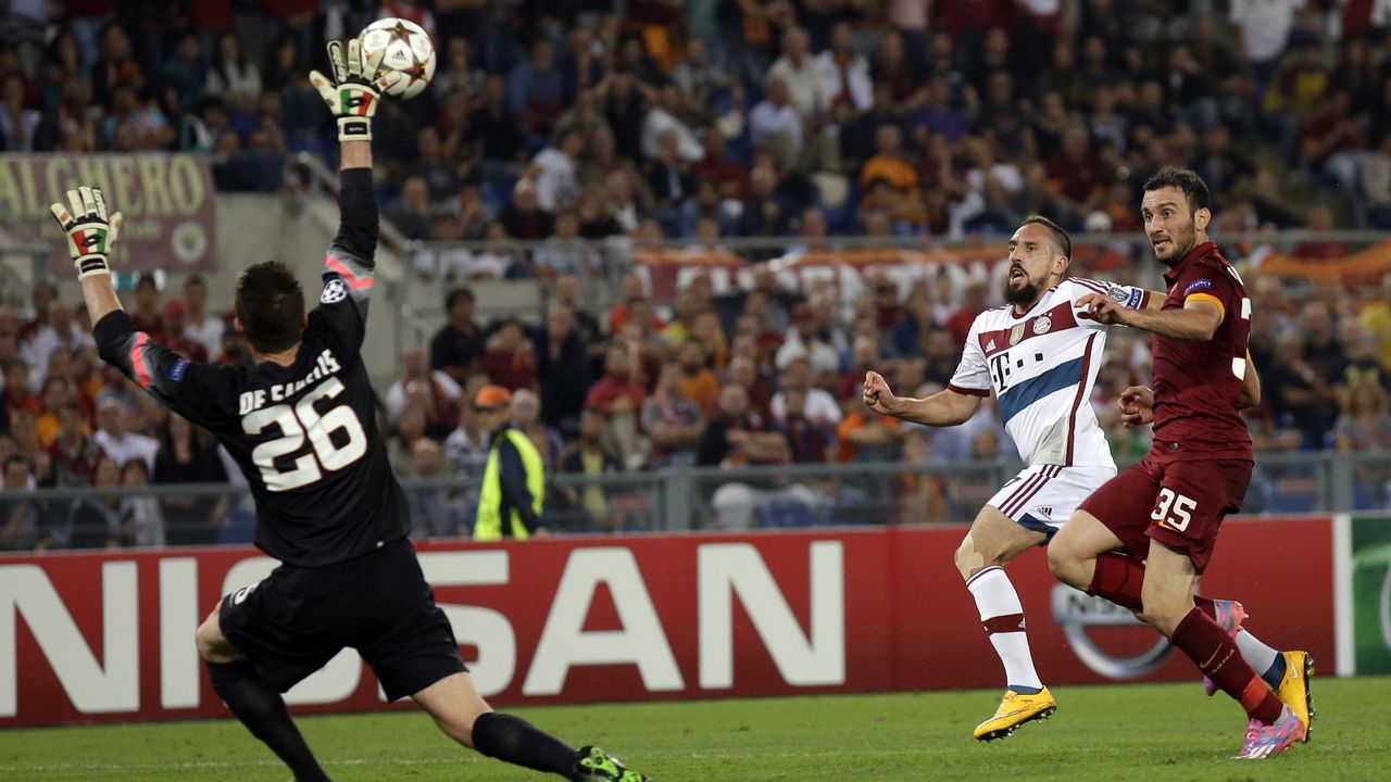 Frank Riberi postiže gol u meču Roma - Bajern u Ligi šampiona