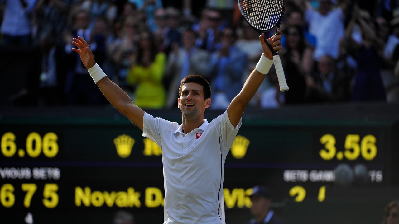 Novak Đoković posle osvajanja Vimbldona 2014. pobedom nad Rodžerom Federerom
