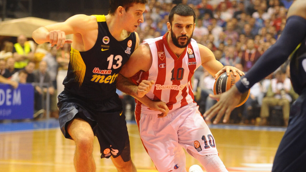Duel Branka Lazića i Bogdana Bogdanovića u meču Top 16 faze Evrolige između Crvene zvezde i Fenerbahčea