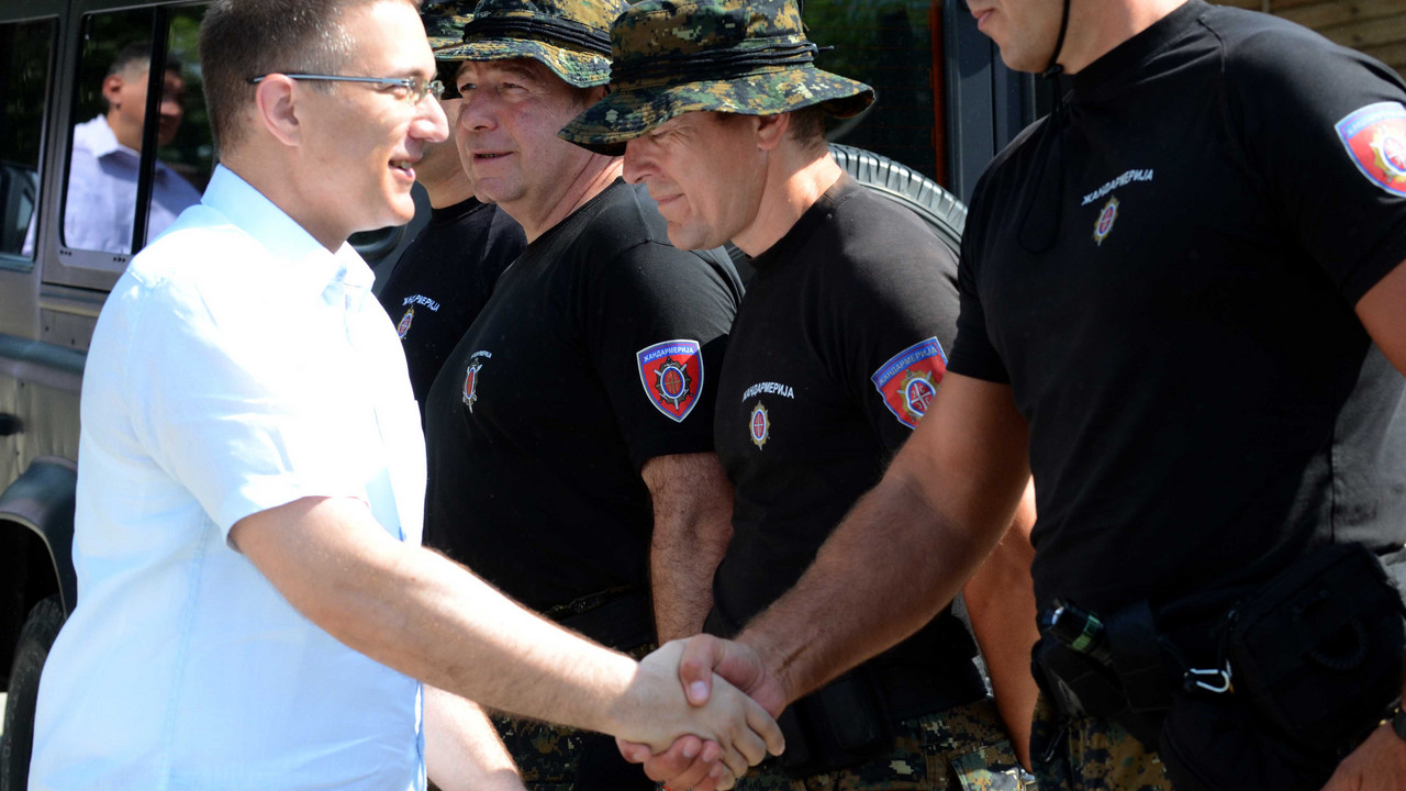 Nebojša Stefanović sa pripadnicima Prvog ronilačkog centra Žandarmerije