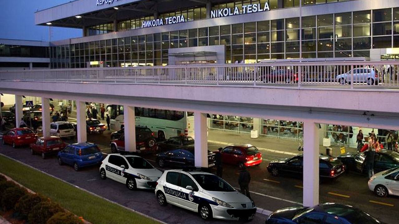 Policija na aerodromu Beograd