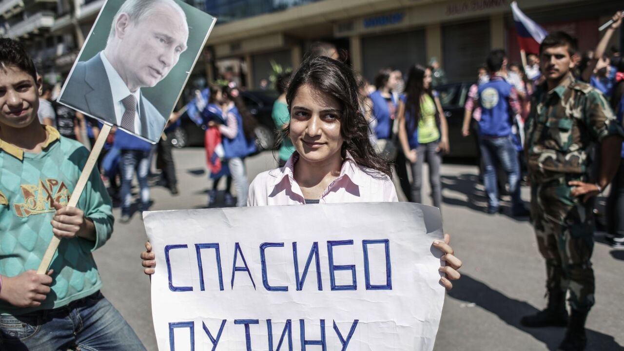 Sirijci u Latakiji pozdravljaju Putina