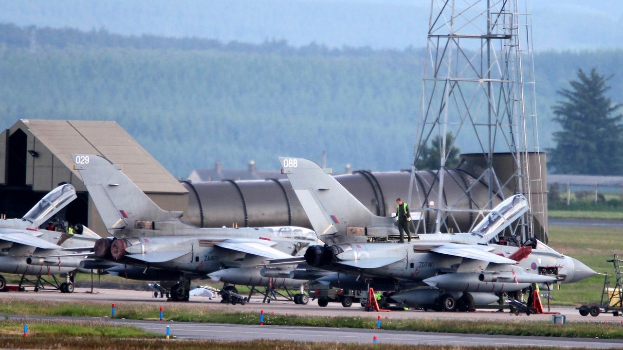 Britanski avioni Tornado GR4