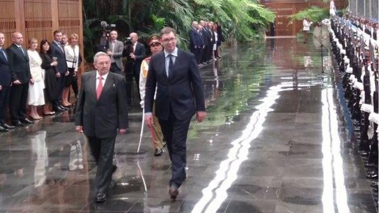 Vučić i kastro