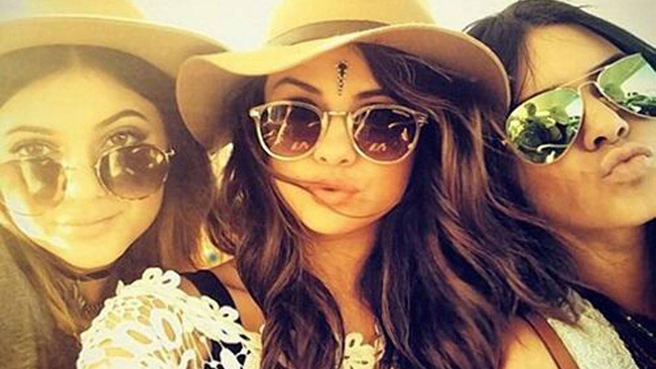 Selena Gomez, Kajli Dzener, Kendal Dzener