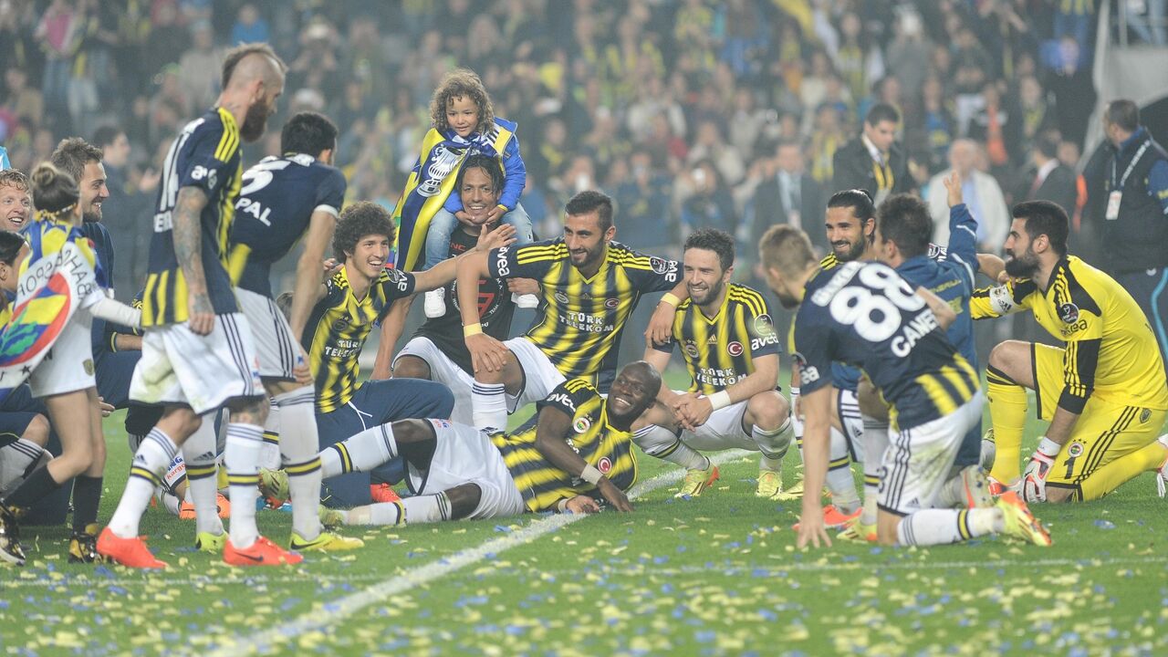 Igrači-Fenerbahčea-osvojili-titulu