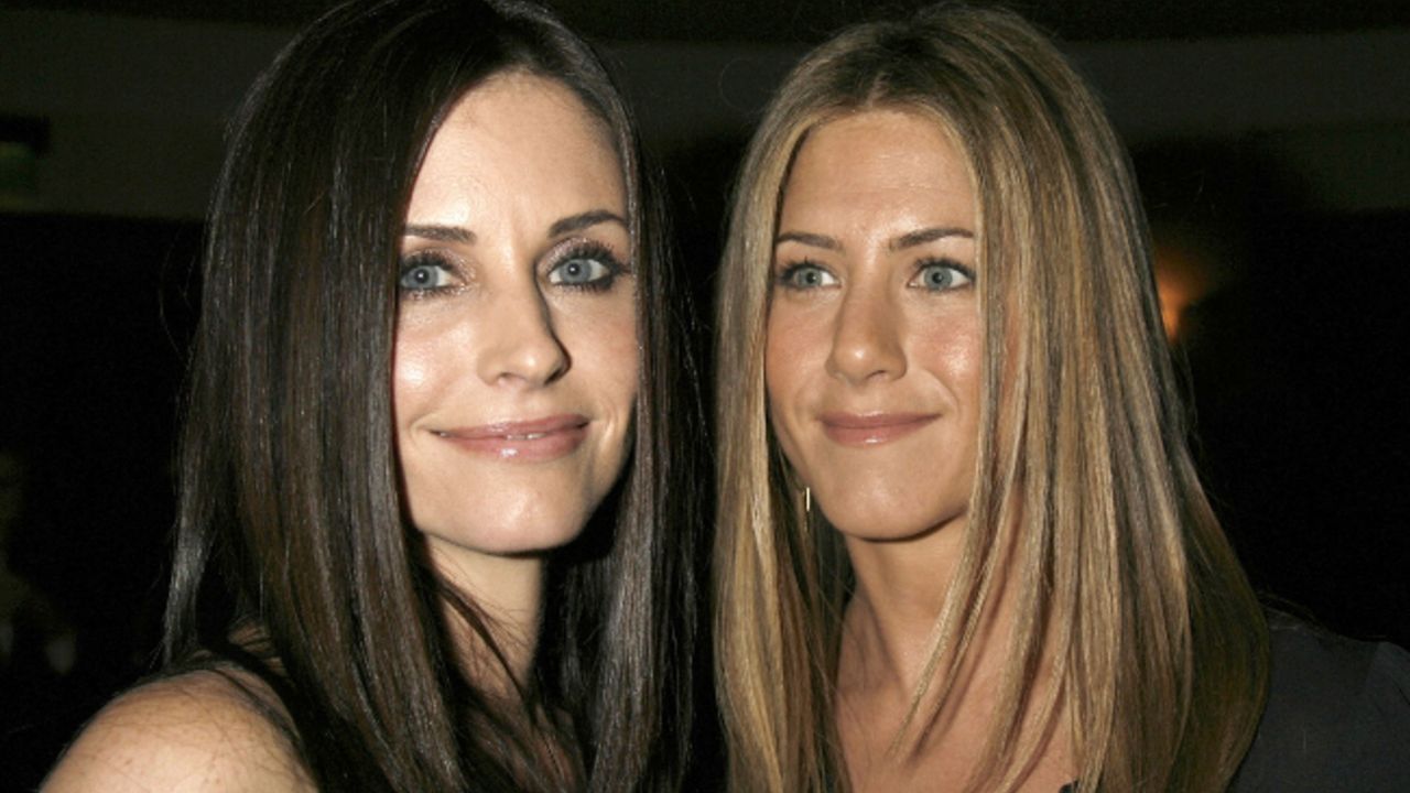 Dženifer Aniston, Kortni Koks