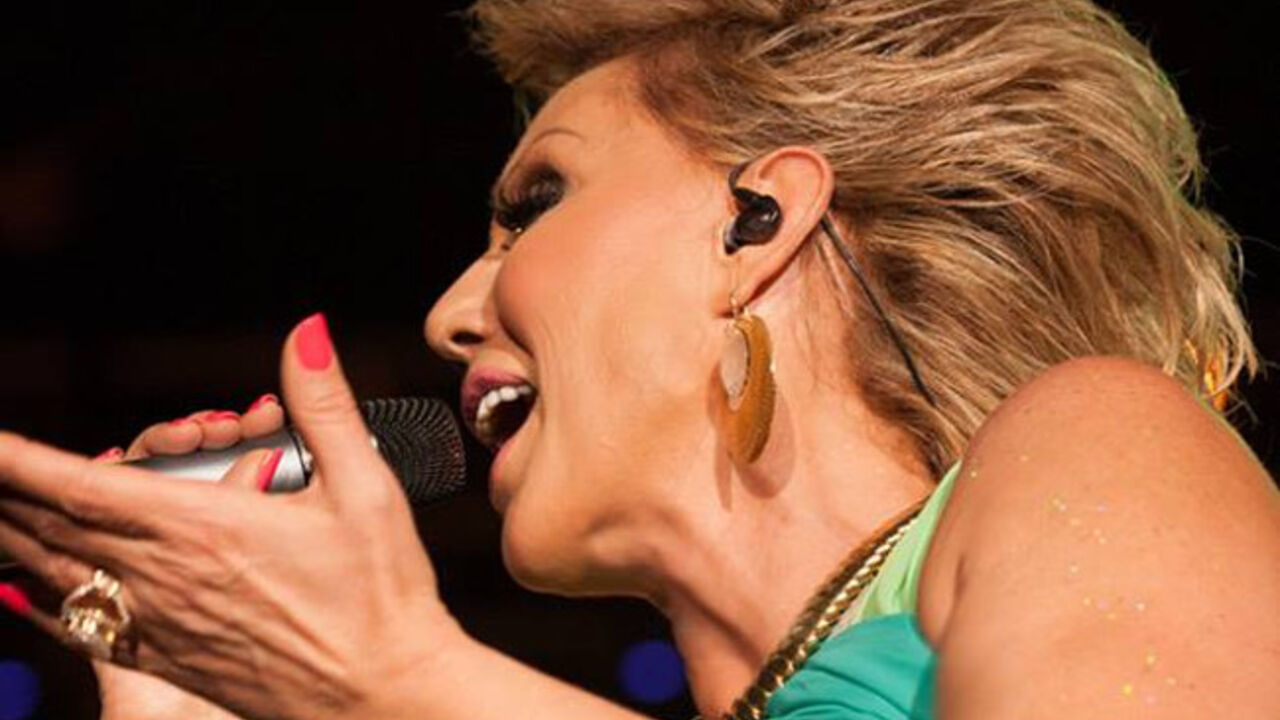 Lepa Brena