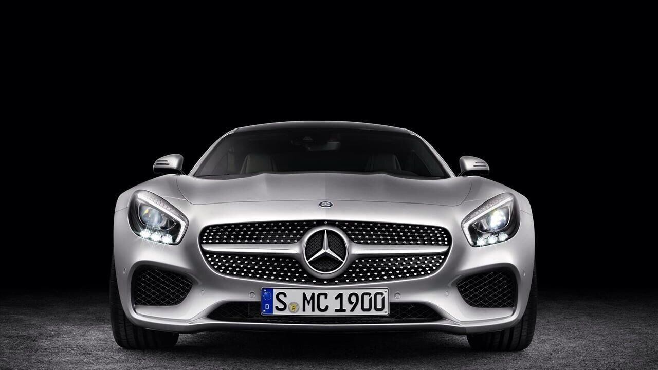 Sivi Mercedes AMG GT