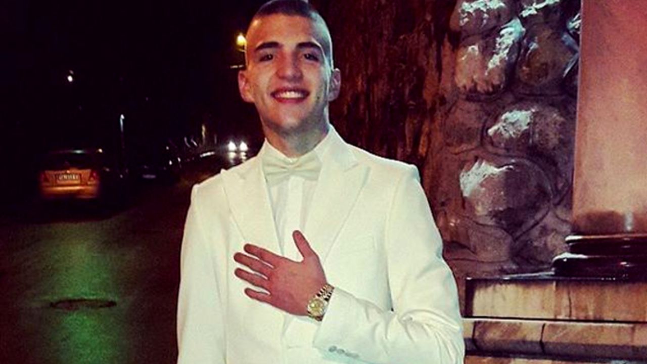 Veljko Ražnatović - belo odelo na 18. rođendanu