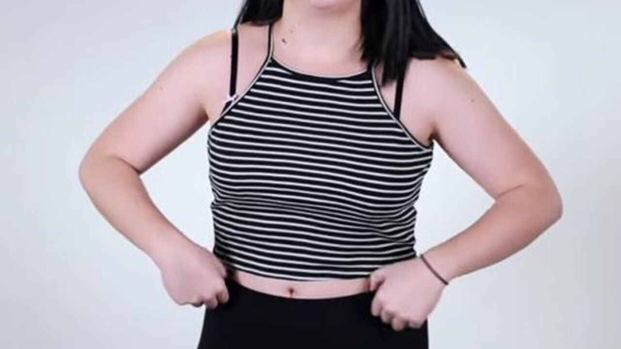 žena se oblači