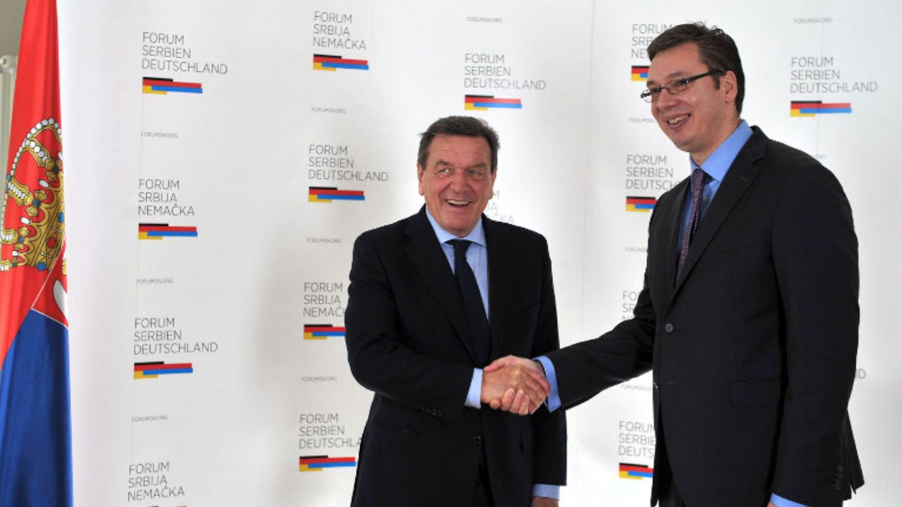 Aleksandar Vučić se reukuje sa Gerhardom Šrederom
