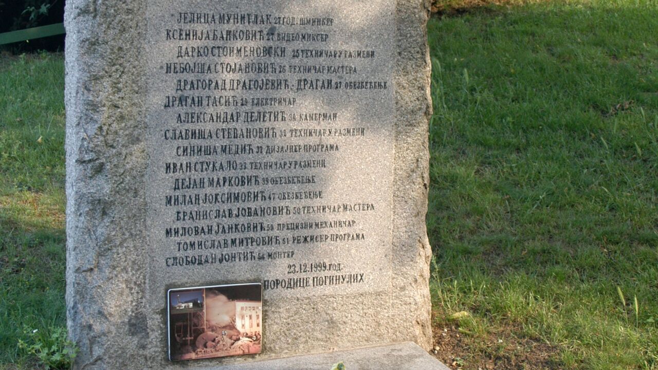 Spomen ploča "Zašto"