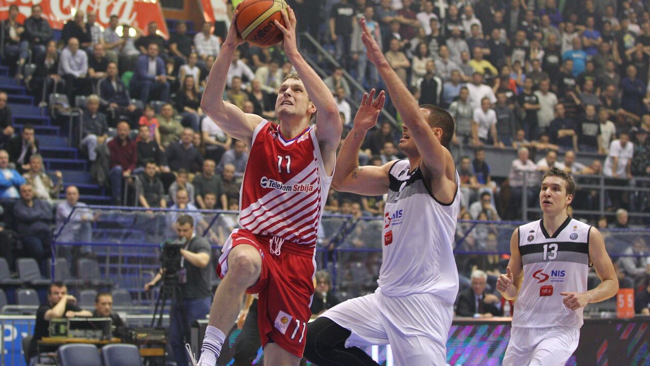 Aleksandar Pavlović faulira Jaku Blažiča
