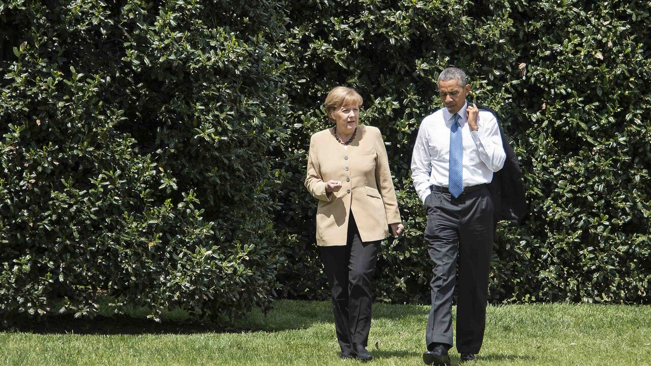 Angela Merkel i Obama šetaju