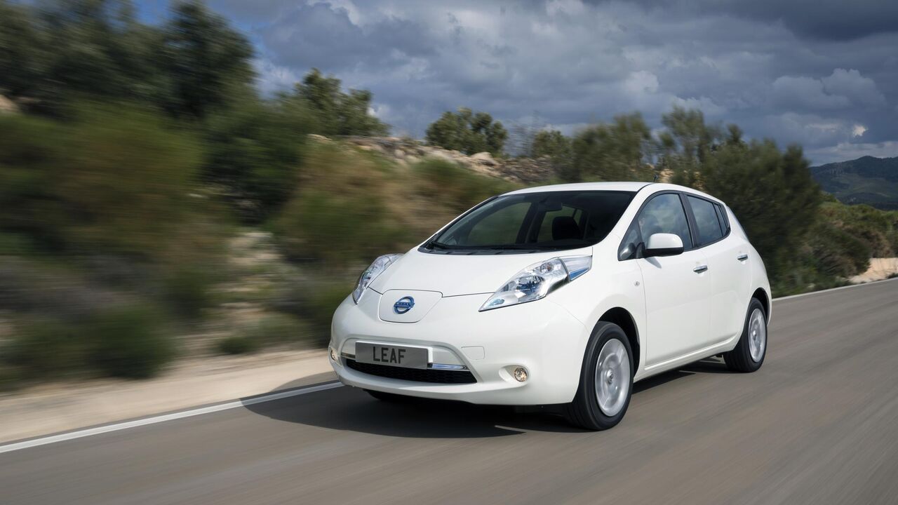 Nissan Leaf kroz krajolik hodi