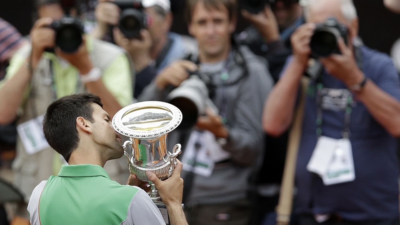 Novak Đoković s peharom iz Rima