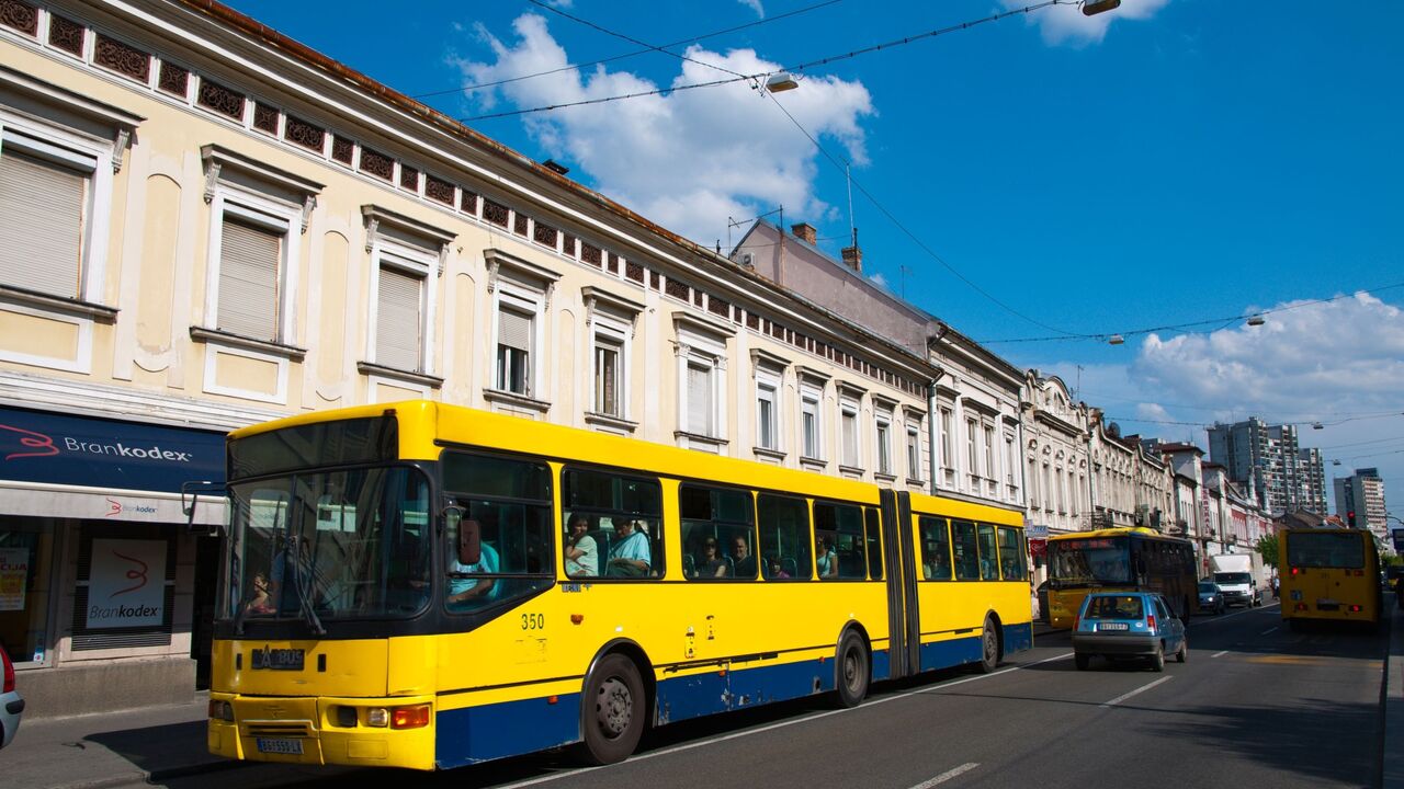 autobus na ulici
