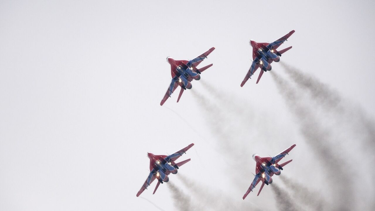 Grupa aviona Mig-29 u formaciji 