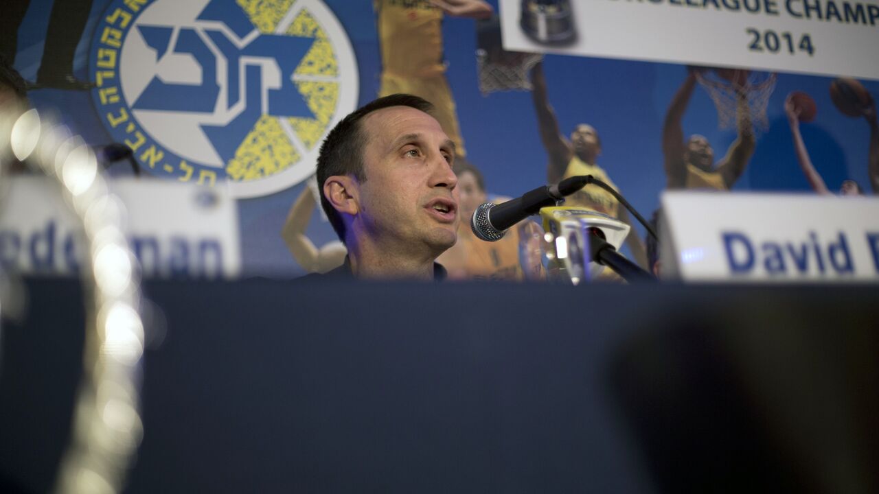 Dejvid Blat na konferenciji za medije na kojoj je saopštio da napušta Makabi iz Tel Aviva
