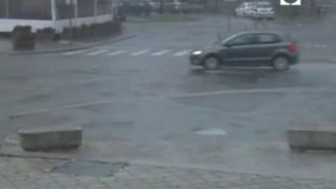 Nevreme, kiša, auto