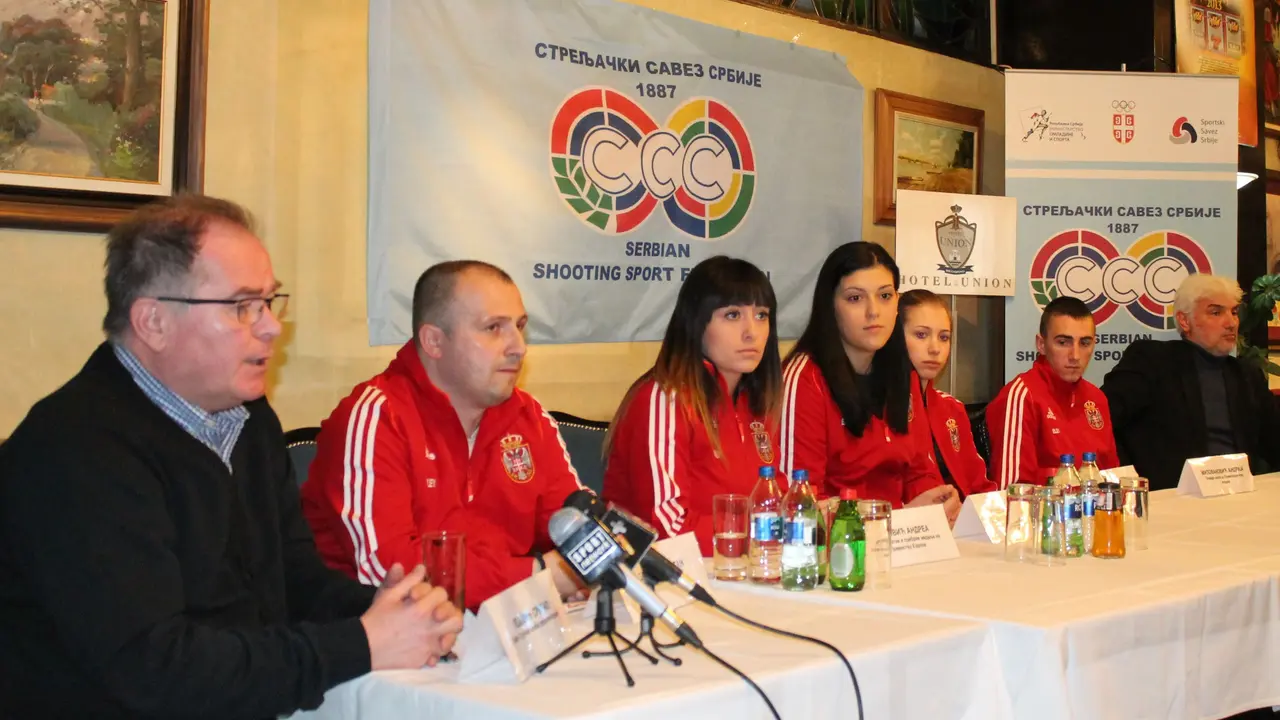 Srpski strelci i sportski direktor SSS Srećko Pejović na konferenciji za medije