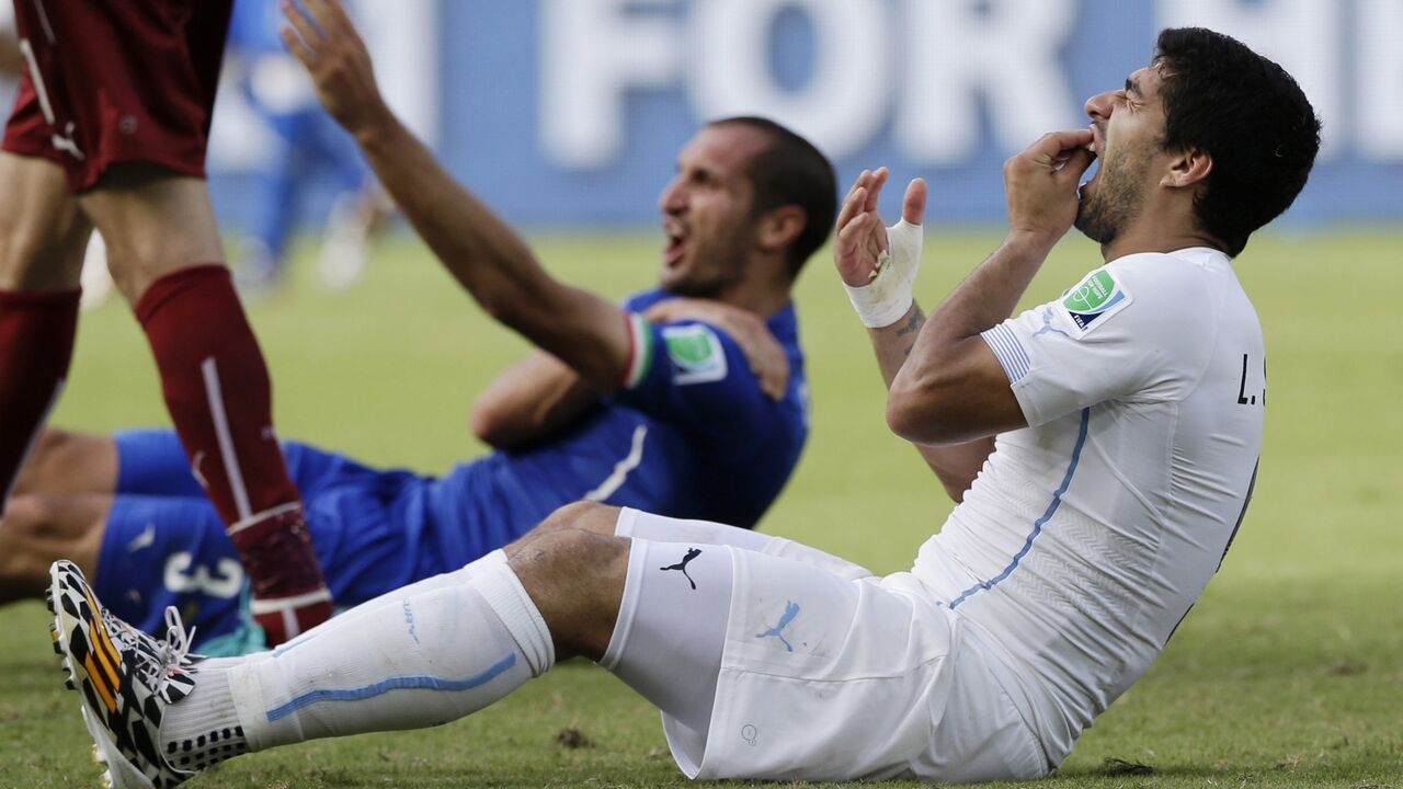 Luis Suarez i Đoršo Kjelini na meču SP u Brazilu između Italije i Urugvaja