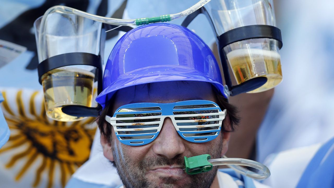 Argentinski navijač tokom meča sa Iranom na Mundijalu u Brazilu