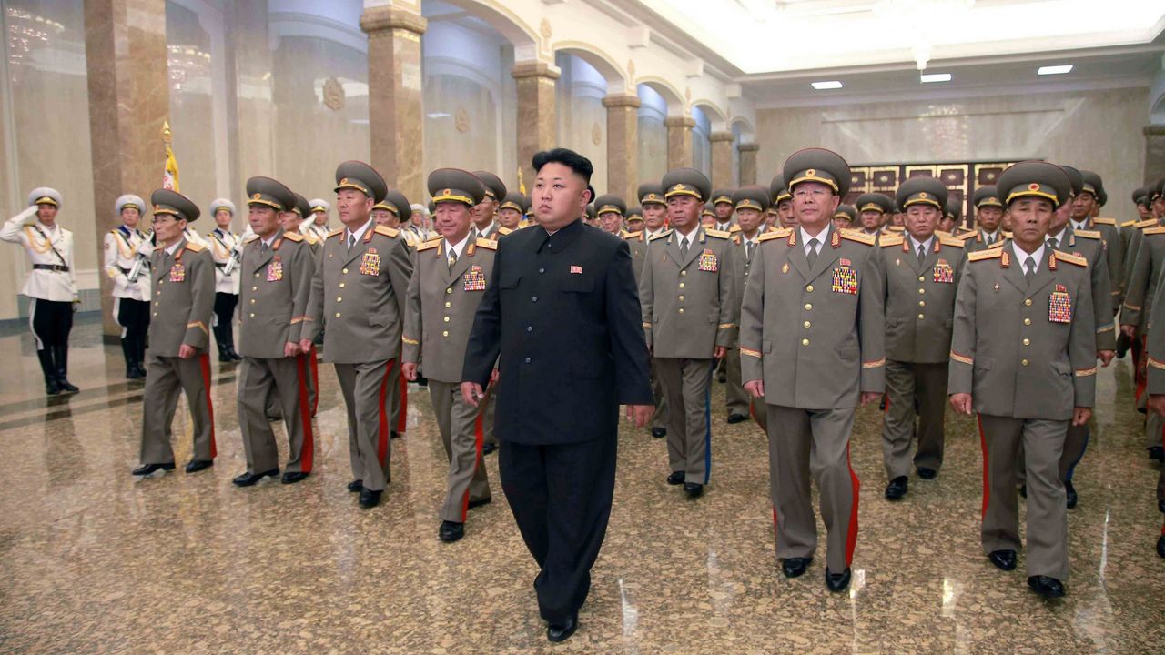 Kim Džong Un, vojnici
