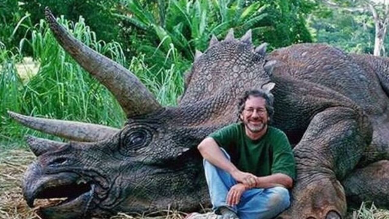 Stiven Spilberg sa dinosaurusom