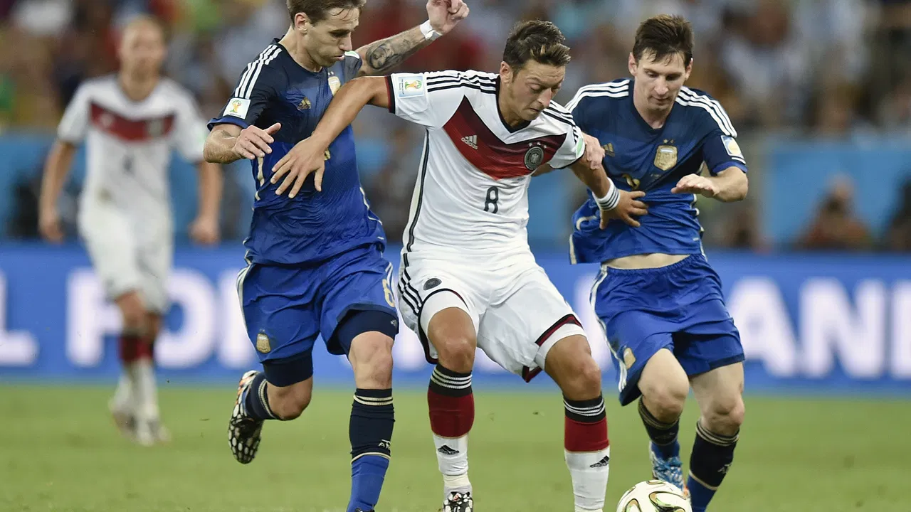 Lukas Bilja, Mesut Ozil i Lionel Mesi