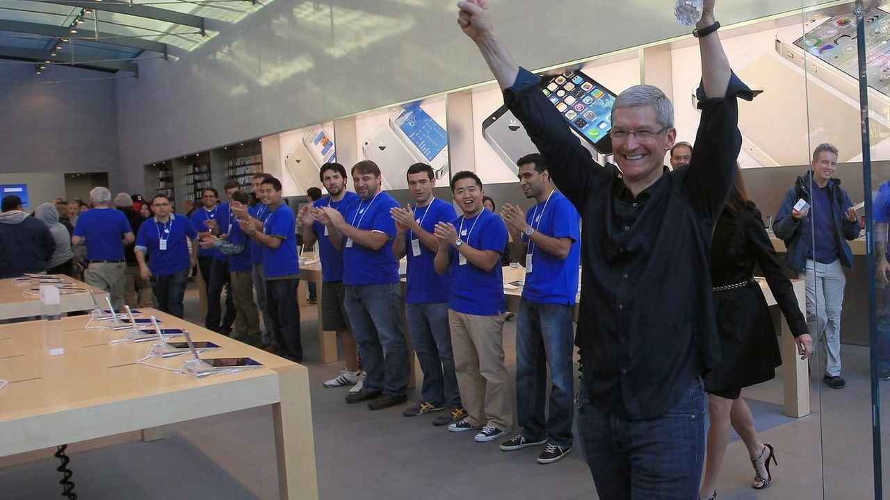 Tim Cook sa radnicima Apple