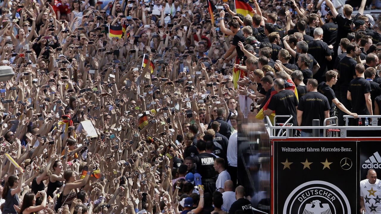 Stotine hiljada ljudi dočekalo Svetske prvake na ulicama Berlina