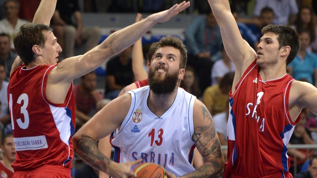 Miroslav Raduljica na meču sa Srbijom B