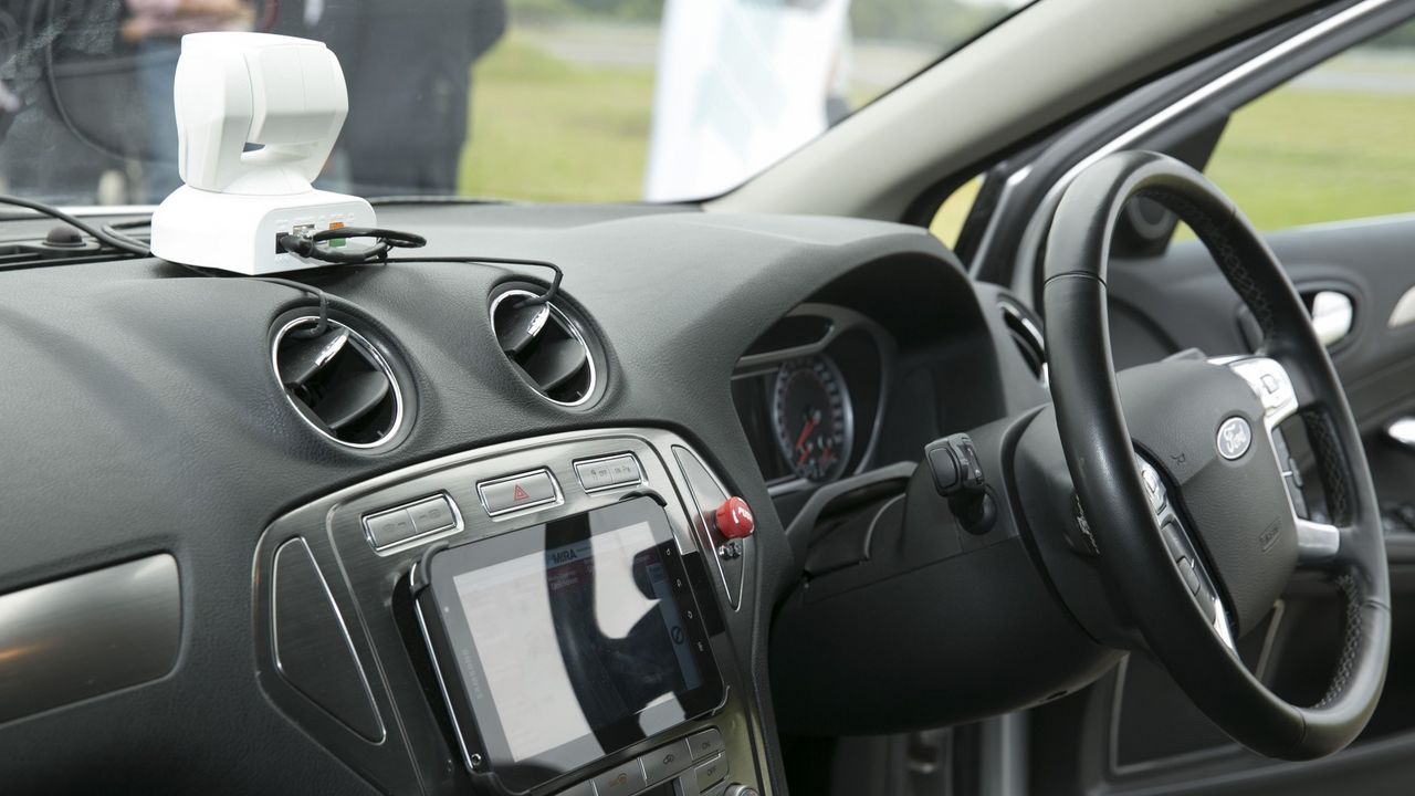 MIRA auto koji se kreće i bez vozača