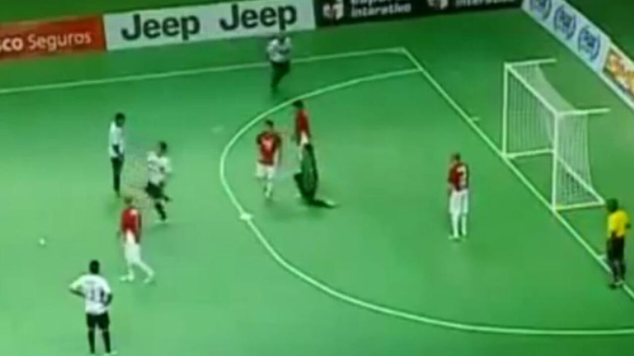 Spektakularan pogodak na futsalu