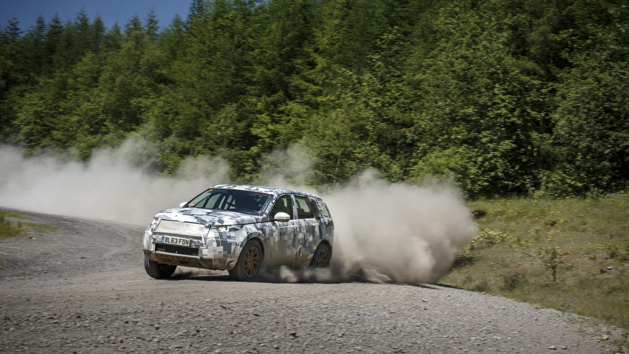 Land Rover Discovery Sport na testiranju u pustinji