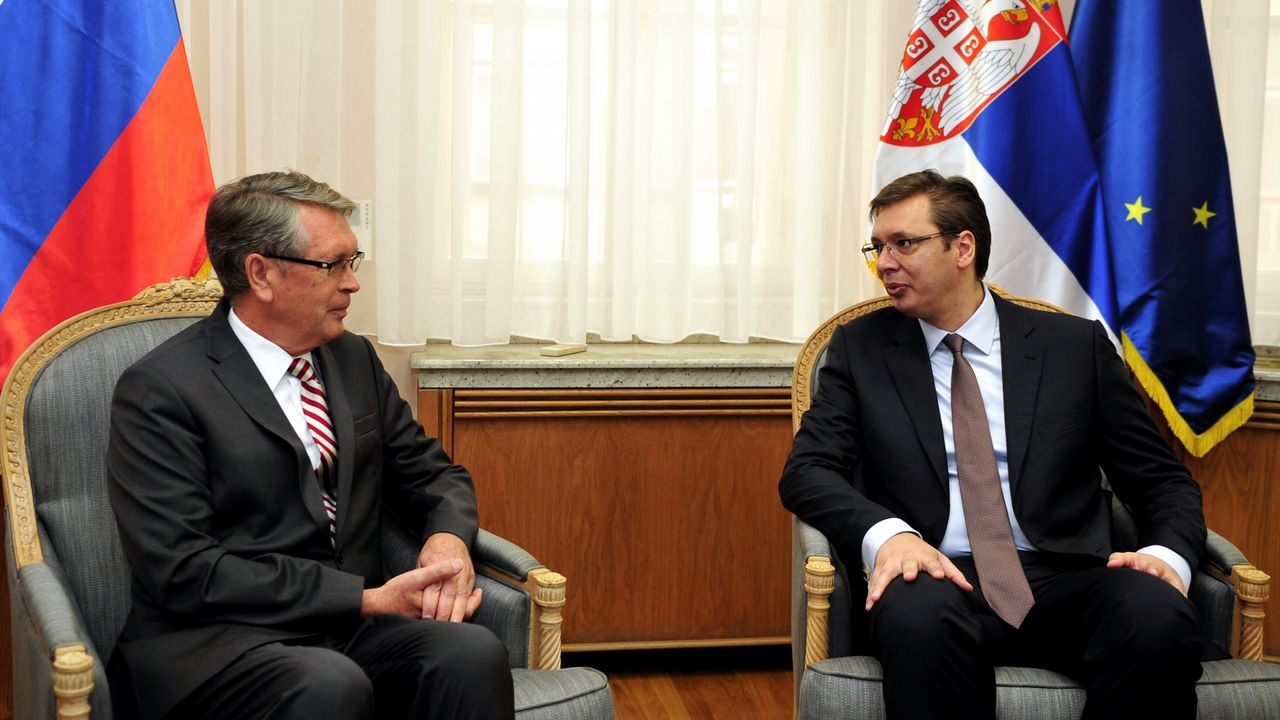 Aleksandar Vučić, Čepurin