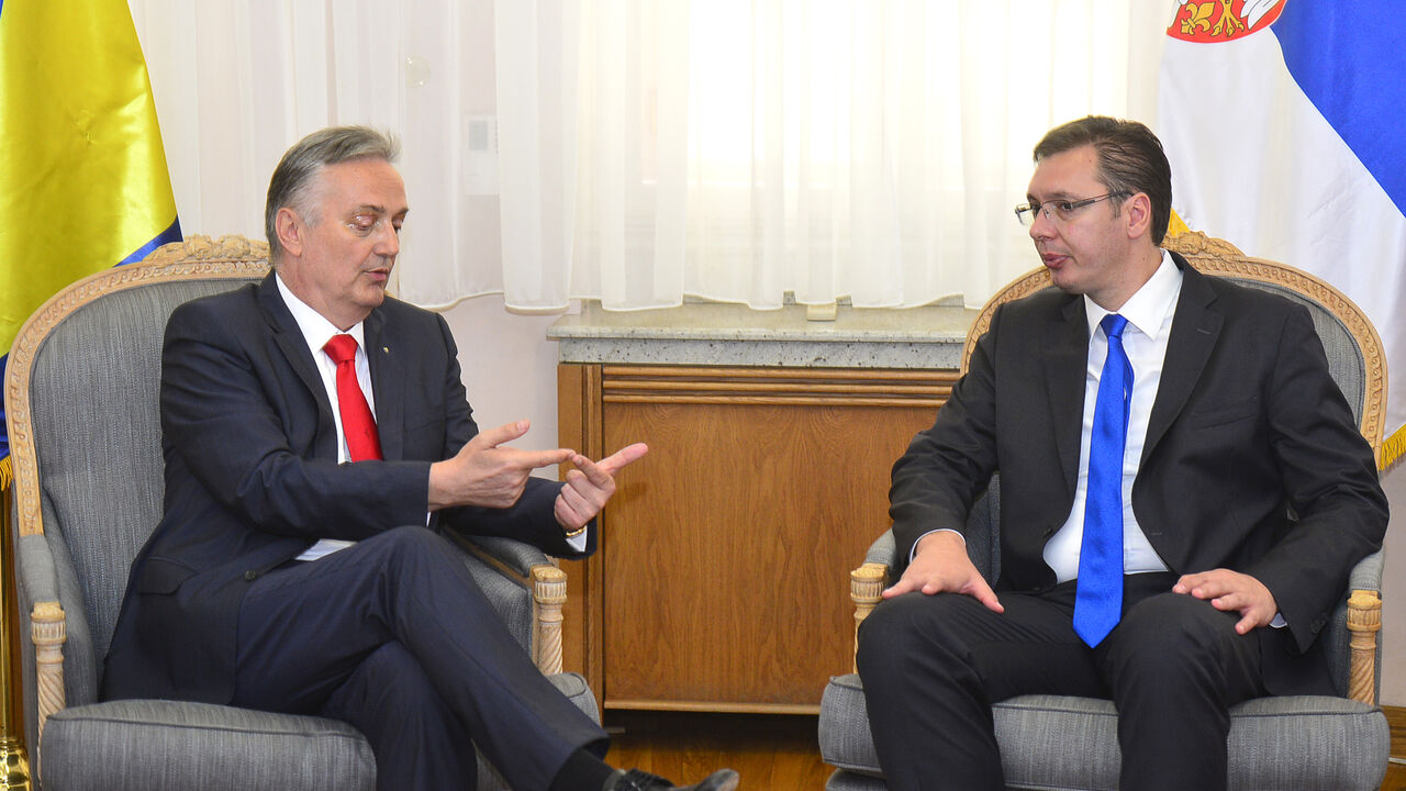 Aleksandar Vučić, Lagumdžija