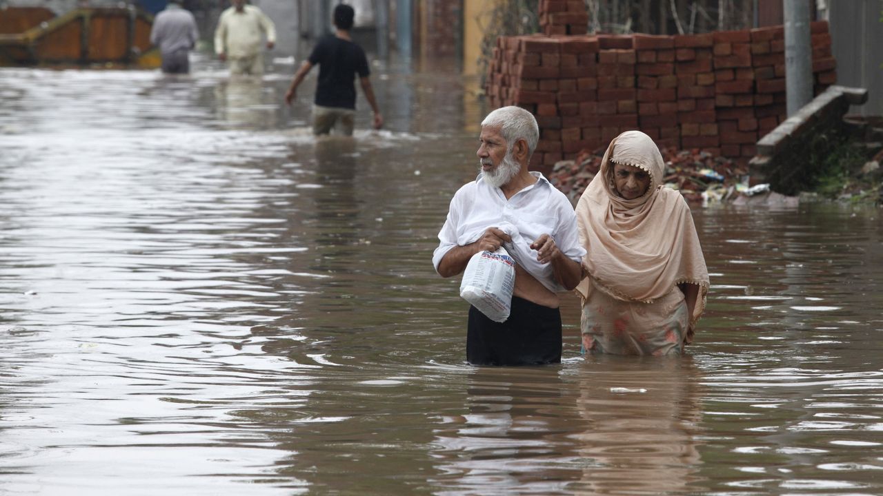 baka i deka u poplavama u Pakistanu