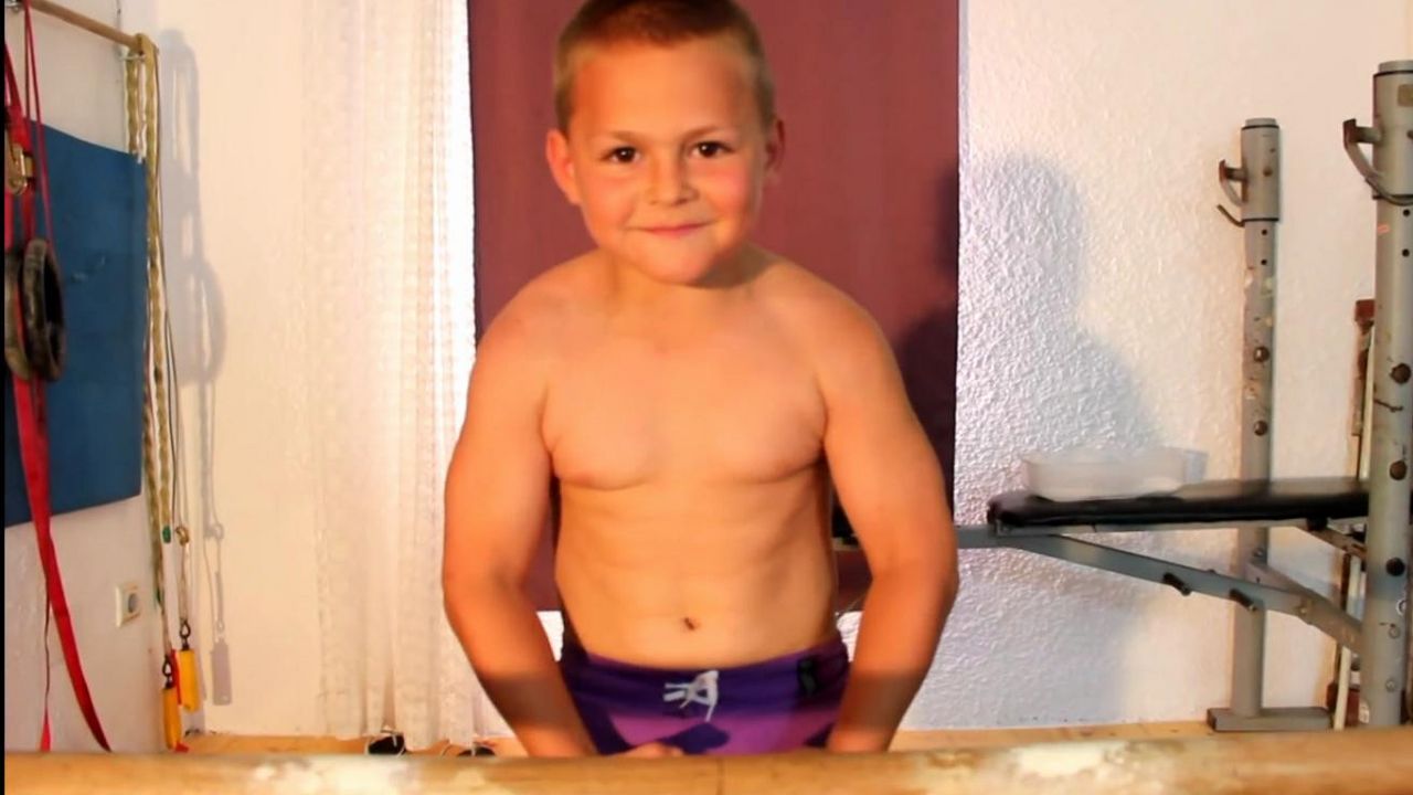 Đulijano Stroe, mišićavi desetogodišnjak