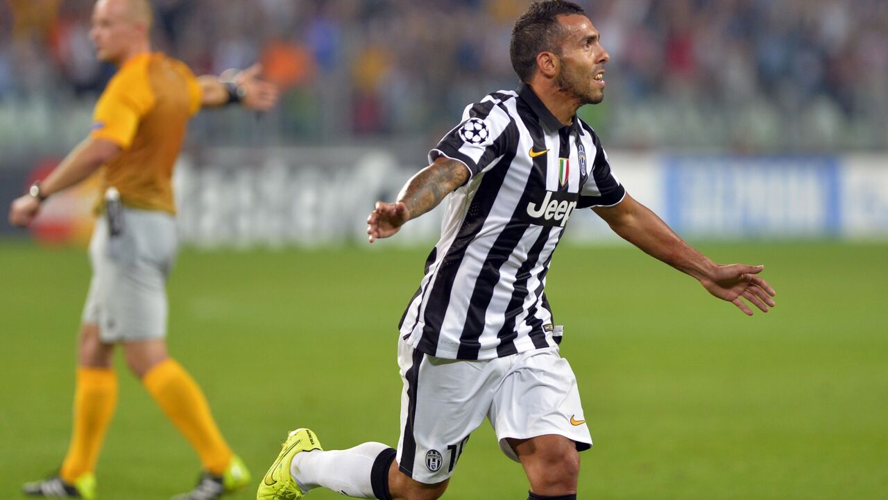 Karlos Tevez proslavlja drugi gol protiv Malmea