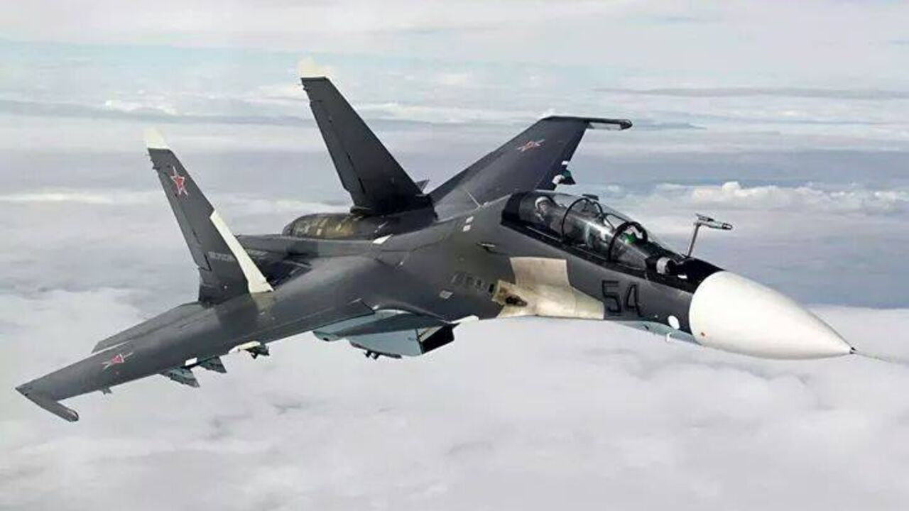 Ruski borbeni avion u letu