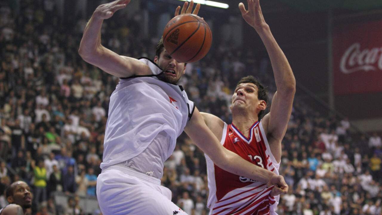 Đorđe Gagić (Partizan) i Boban Marjanović (Crvena zvezda) na meču ABA lige