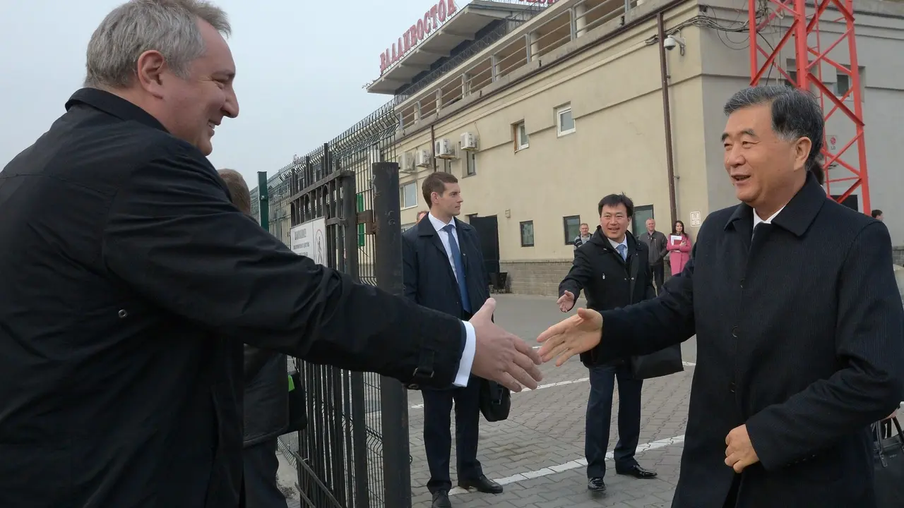 Dmitrij Rogozin i Vang Jang