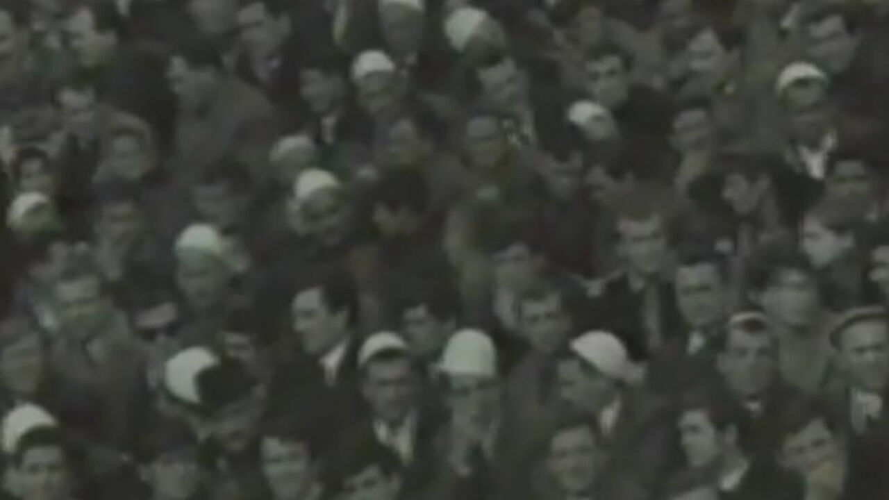 Navijači Albanije gledaju utakmicu SFRJ-Albanija 1967. godine